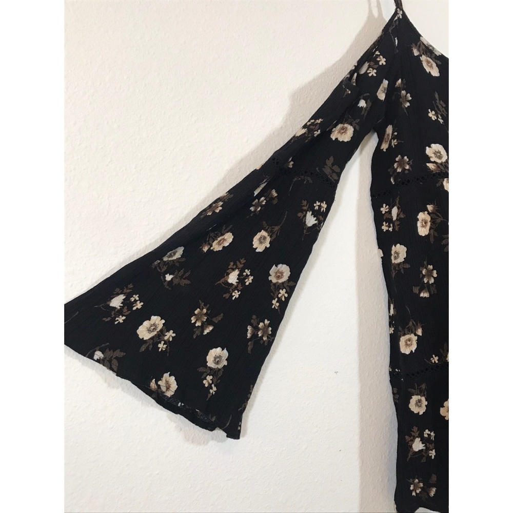 KENDALL + KYLIE black floral long sleeve shirt - Picture 2 of 5
